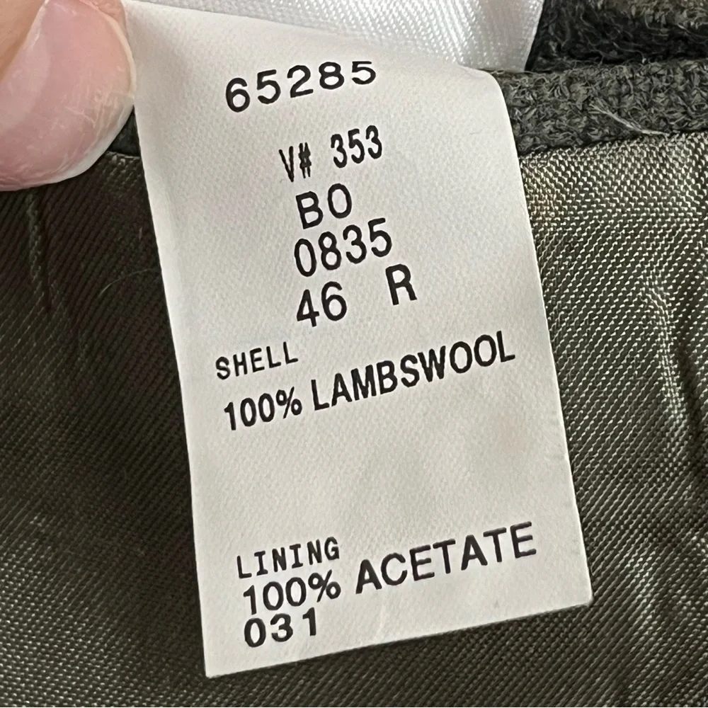Lands’ End 100% lambswool gray blazer sports coat, size 46R.